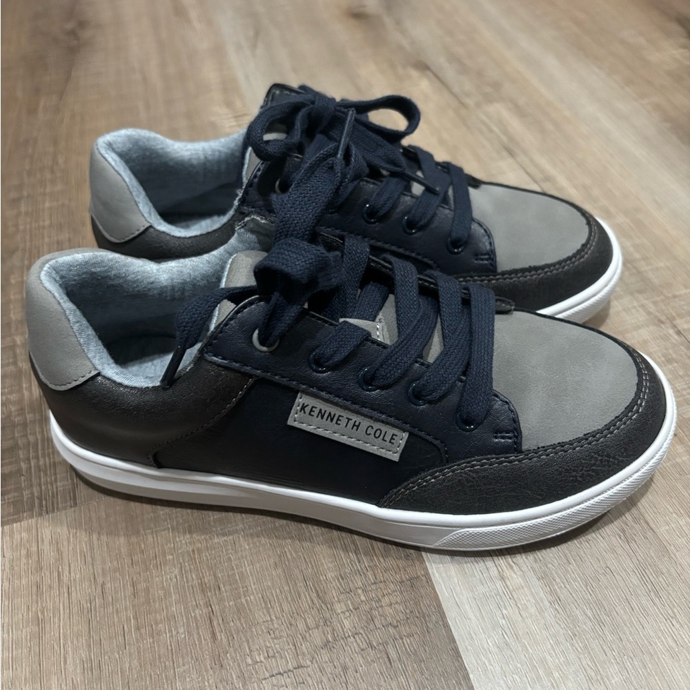 Kenneth Cole Black and Gray Sneakers with Modern Design